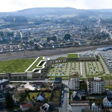 Chaleureux , Cosy, Bien Equipe Et Bien Place * Sedan