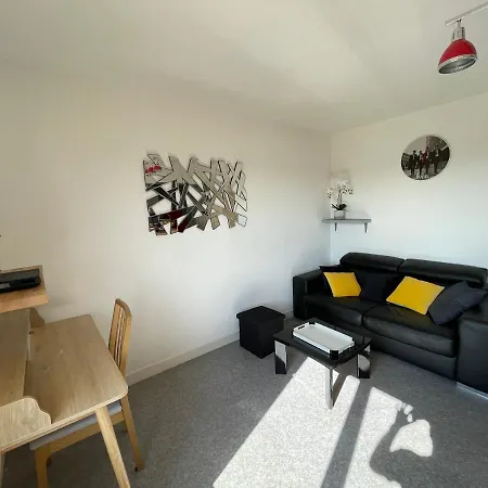 Chaleureux , Cosy, Bien Equipe Et Bien Place * Sedan